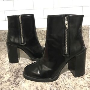 BLACK CHUNKY HEEL BOOTIE